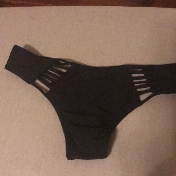 Rip Curl Black and Cheeky Bikini Bottoms - Picture 2 of 4